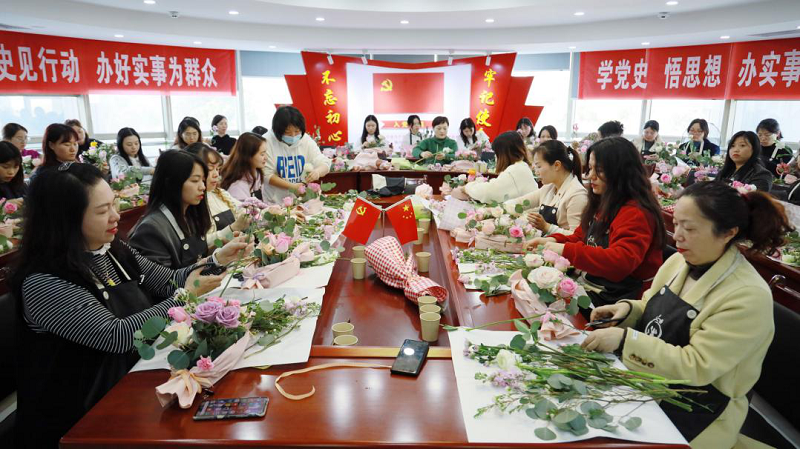 廉潔花兒向陽開——湖南糧油集團舉辦慶三八國際婦女節(jié)花藝活動