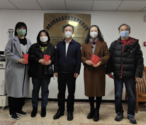 農(nóng)業(yè)集團(tuán)黨委委員、副總經(jīng)理陳根榮慰問糧油集團(tuán)困難黨員、困難職工